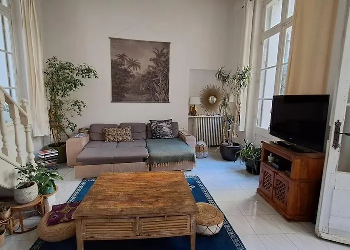 Magnifique Centre Ecusson Μονπελιέ